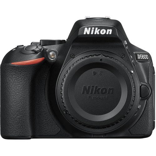 Nikon D5600 + 18-55mm VR + 70-300mm ED DX