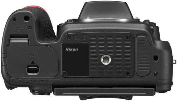 Nikon D7500 Digital SLR with 18-140mm Lens