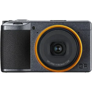 Compact digital camera with wide-angle lens, ideal for photography enthusiasts.