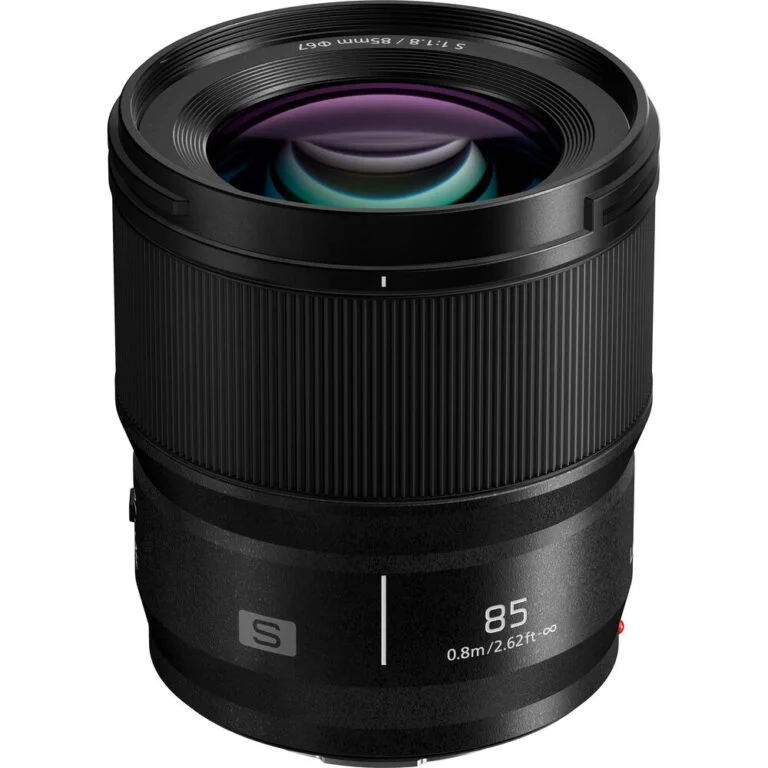 Panasonic 85mm lens for mirrorless cameras, ideal for professional photography.