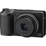 Compact digital camera with a 26.1mm lens, ideal for photography enthusiasts.