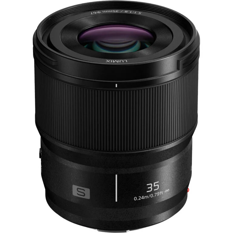 Panasonic Lumix 35mm lens for mirrorless cameras, ideal for photography enthusiasts.